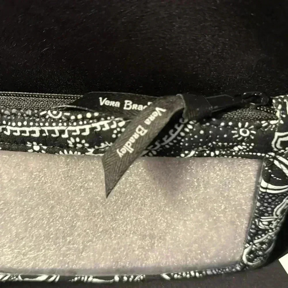 Vera Bradley Wristlet with RFID Protection (NWT) - Picture 2 of 9